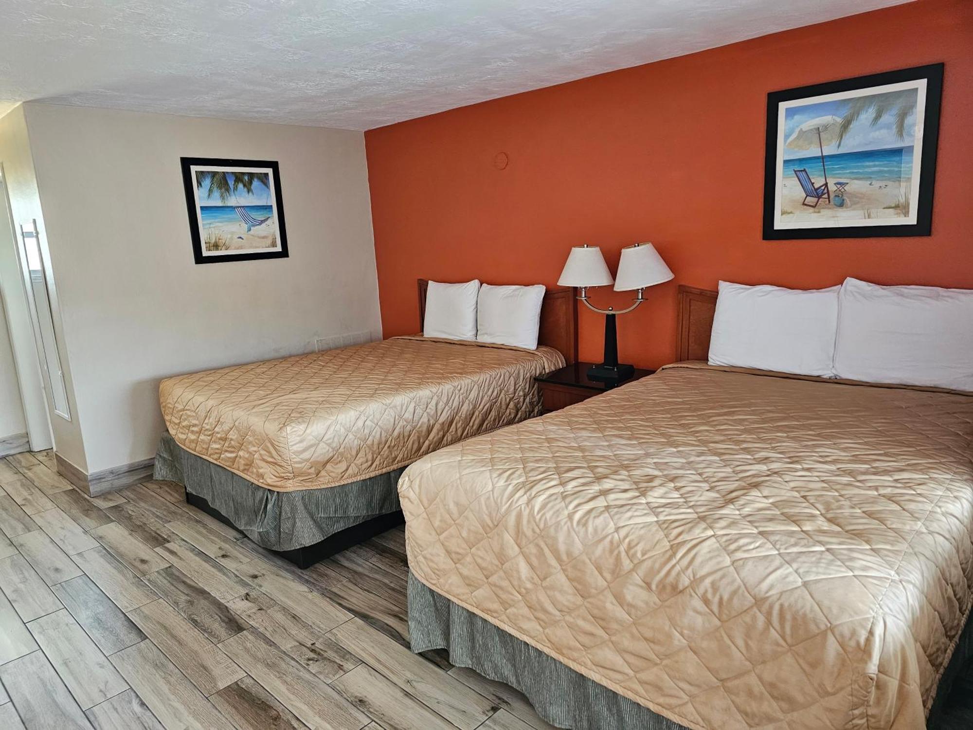 Three Oaks Motel - Titusville Room photo